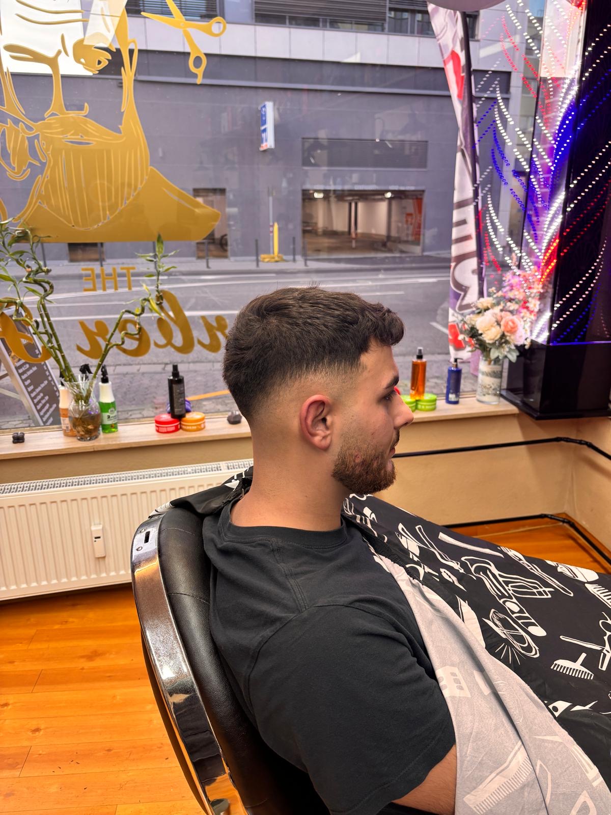 Fertiger Schnitt vor dem Schaufenster